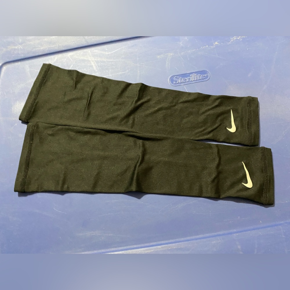 Nike Lightweight Running Arm Sleeves Black/silver, S/M